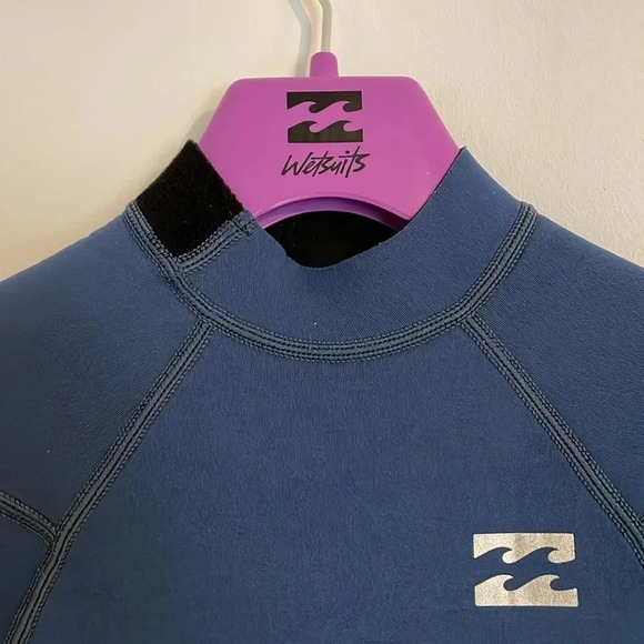 Billabong Absolute 2/2mm Spring Wetsuit
10 youth would fit 8-10 see sizing - Picture 4 of 9